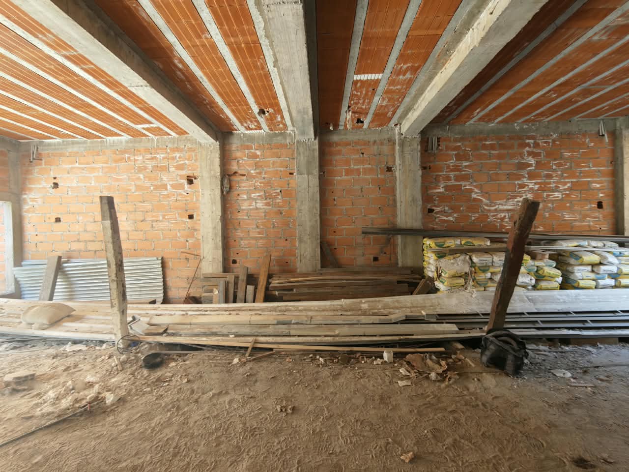 Interior de una estructura en ejecución